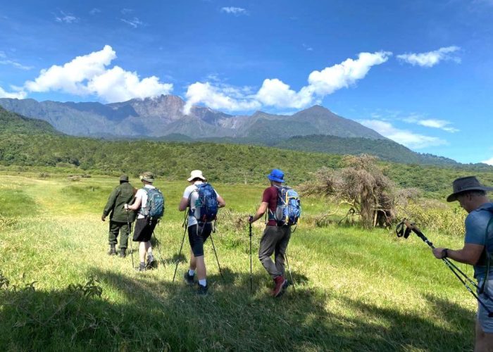 walking-in ngorongro np