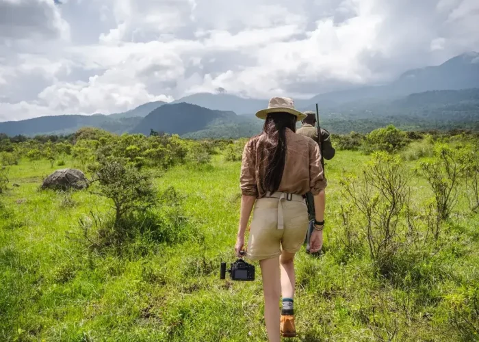 walking safari in tarangire